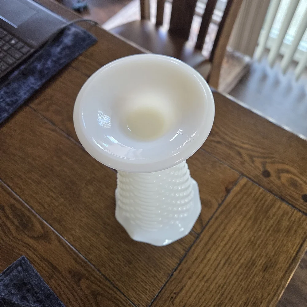 Anchor Hocking Dot & Dash Hobnail Milk Glass Scalloped Edge Vase🐣